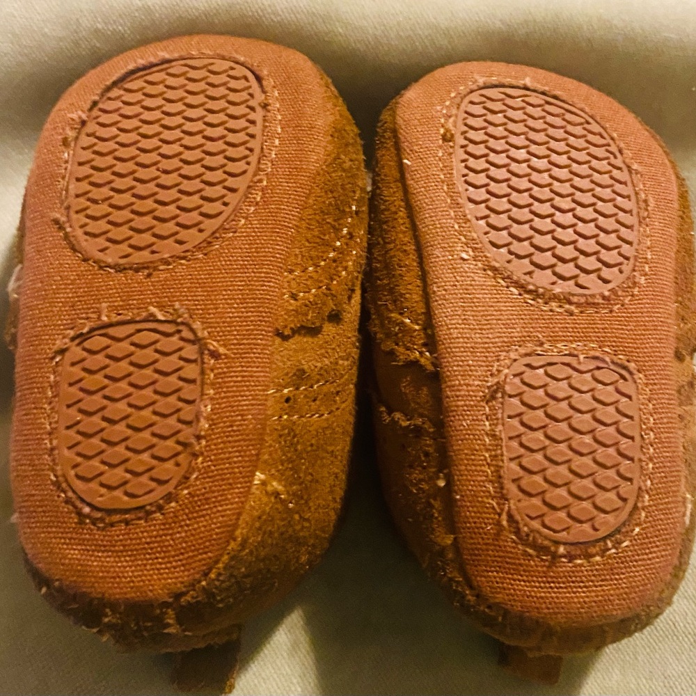 Adorable Baby Gap Brown Suede Brogue Shoes size 3-6 months. - Picture 3 of 5
